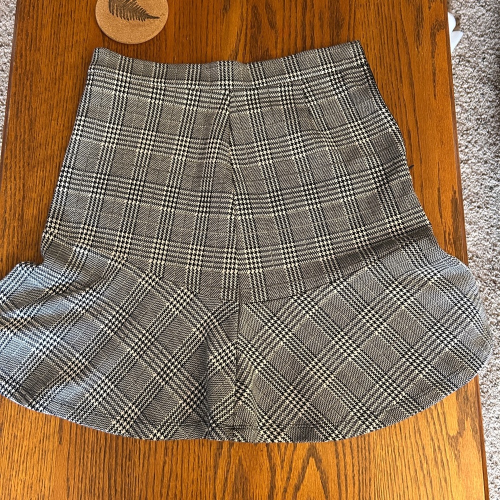 Banana Republic Black and White Mini Trumpet Skirt